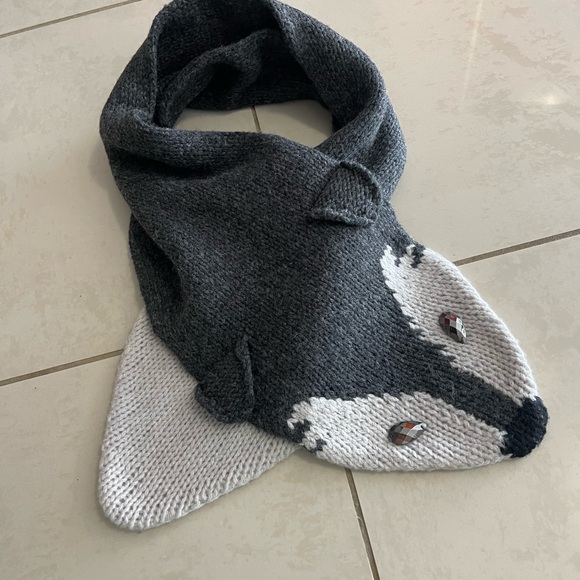 BCBG MAX AZRIA SCARF 🧣 - Picture 8 of 10